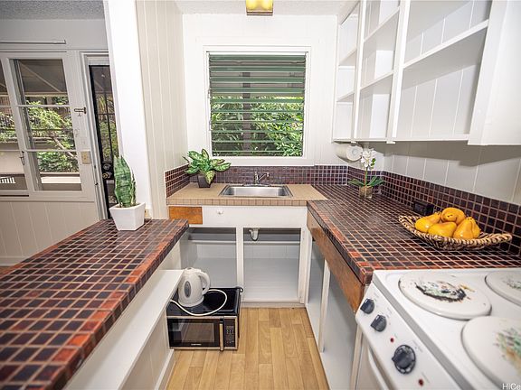 5th image of 423 Kaiolu St APT 207