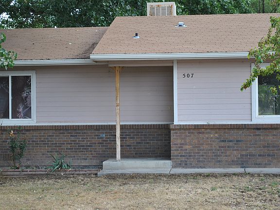Cute Home on Large Lot!