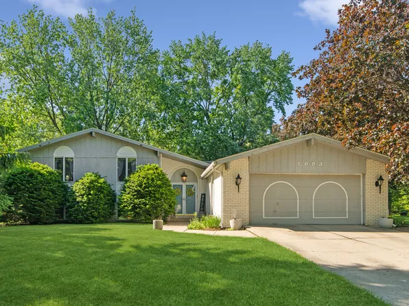 1003 Country Dr, Shorewood, IL 60404