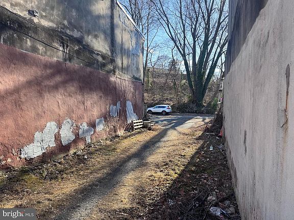 5th image of 4040 Ridge Ave