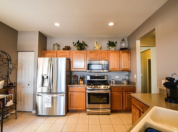 5th image of 370 Longfield Ln