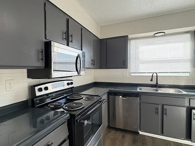 7420 Rockleigh Ave #A — Photo 39