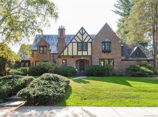 27 Fernwood Rd, West Hartford, CT 06119