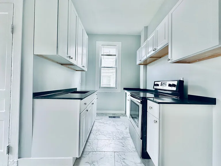 434 George St — Photo 3