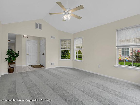 5th image of 2852 Lenox Street