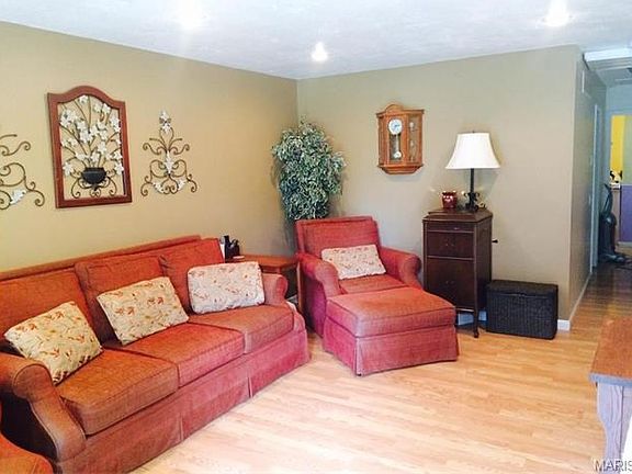 Living room that opens to Kitchen