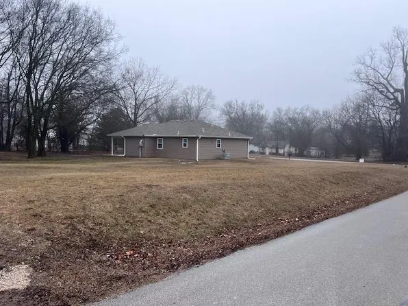 130 E Orange Ave, Caney, KS 67333