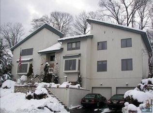 40 Columbus Ave, Totowa, NJ 07512