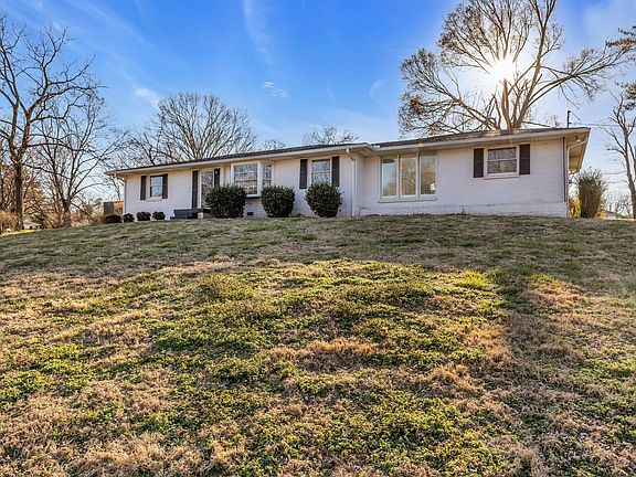 5th image of 301 Bramblewood Dr