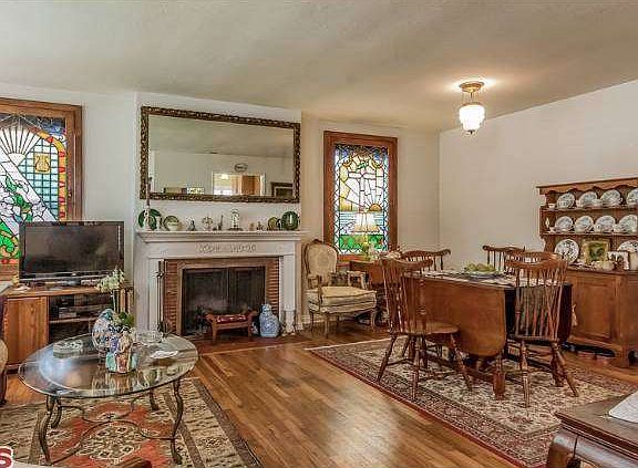 3rd image of 2326 Clement Ave