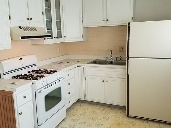 5th image of 1008 Virginia Ave