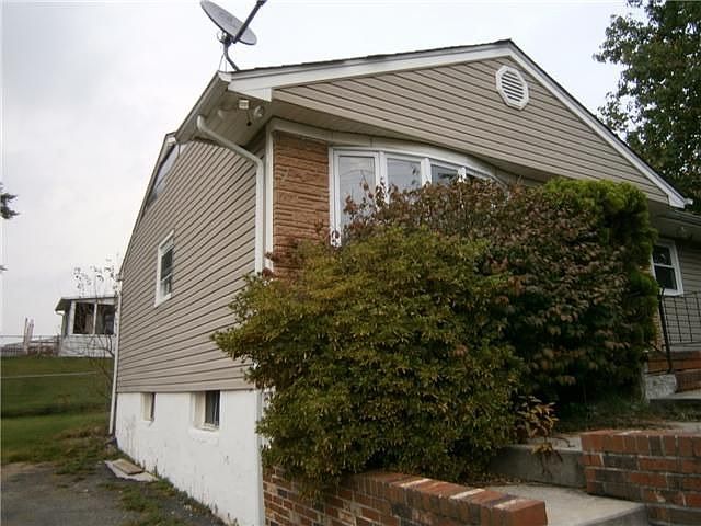 2nd image of 605 Bloomfield Dr
