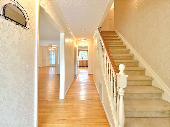 4th image of 1515 E Franklin St APT 43