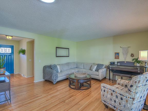 4th image of 3219 Rhode Island Dr NE