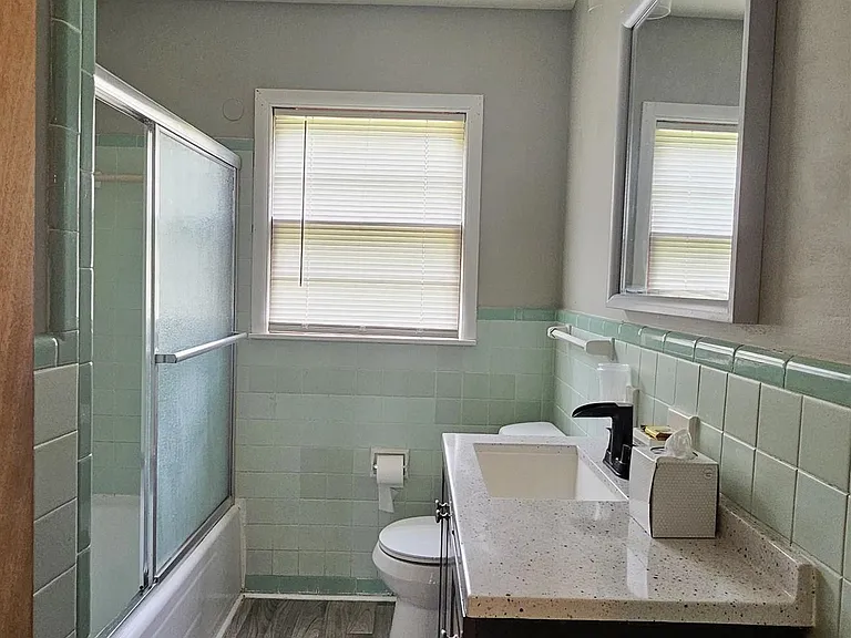 1609 Armstrong St NW — Photo 10