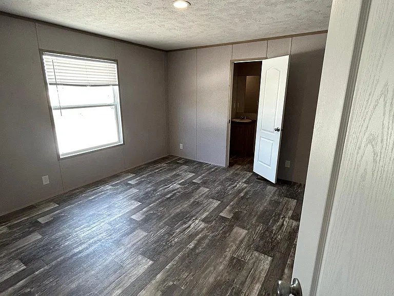 5670 E Austin St — Photo 4
