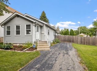 19 S Park St, Westmont, IL