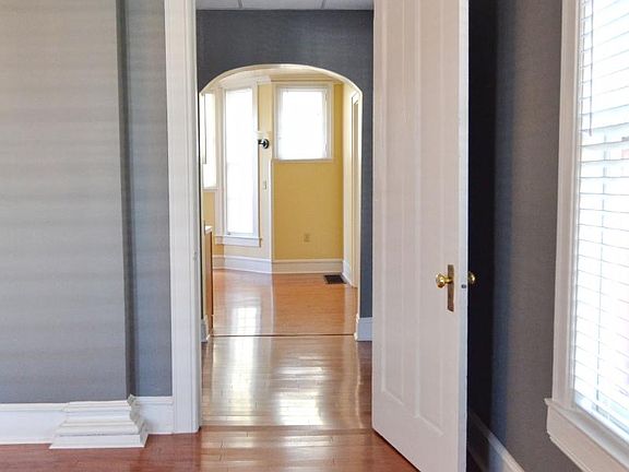 Hallway to the rest of the apartment