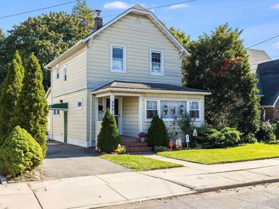 550 N 11th Street, New Hyde Park, NY, 11040