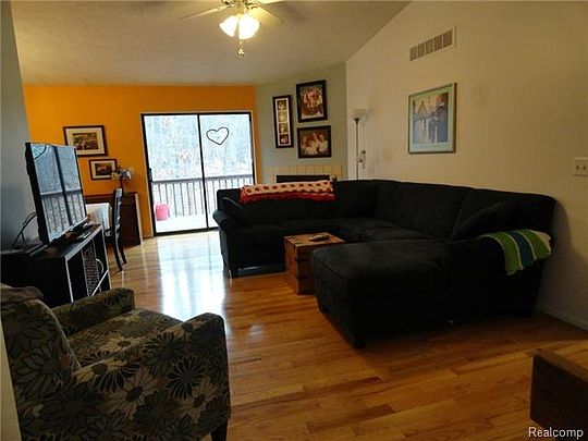 2nd image of 432 Forest Dr