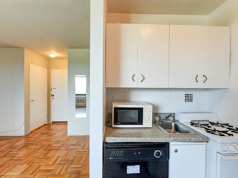 1021 Arlington Blvd #525 — Photo 8
