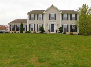 5569 Cairns Trl, Clay, NY 13041