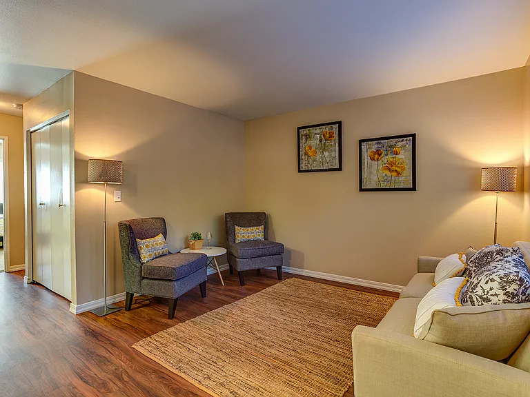 Commons at Hawthorn Village Apartments — Photo 17
