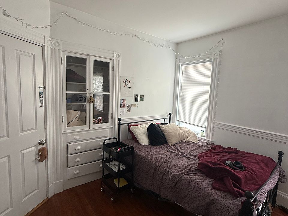 2nd image of 8 Sheafe St #1