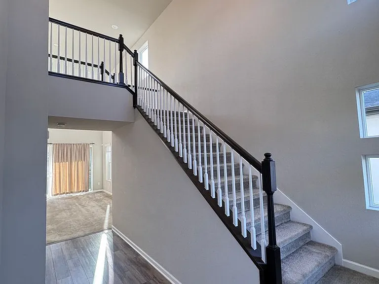 5043 Oakley Dr — Photo 3