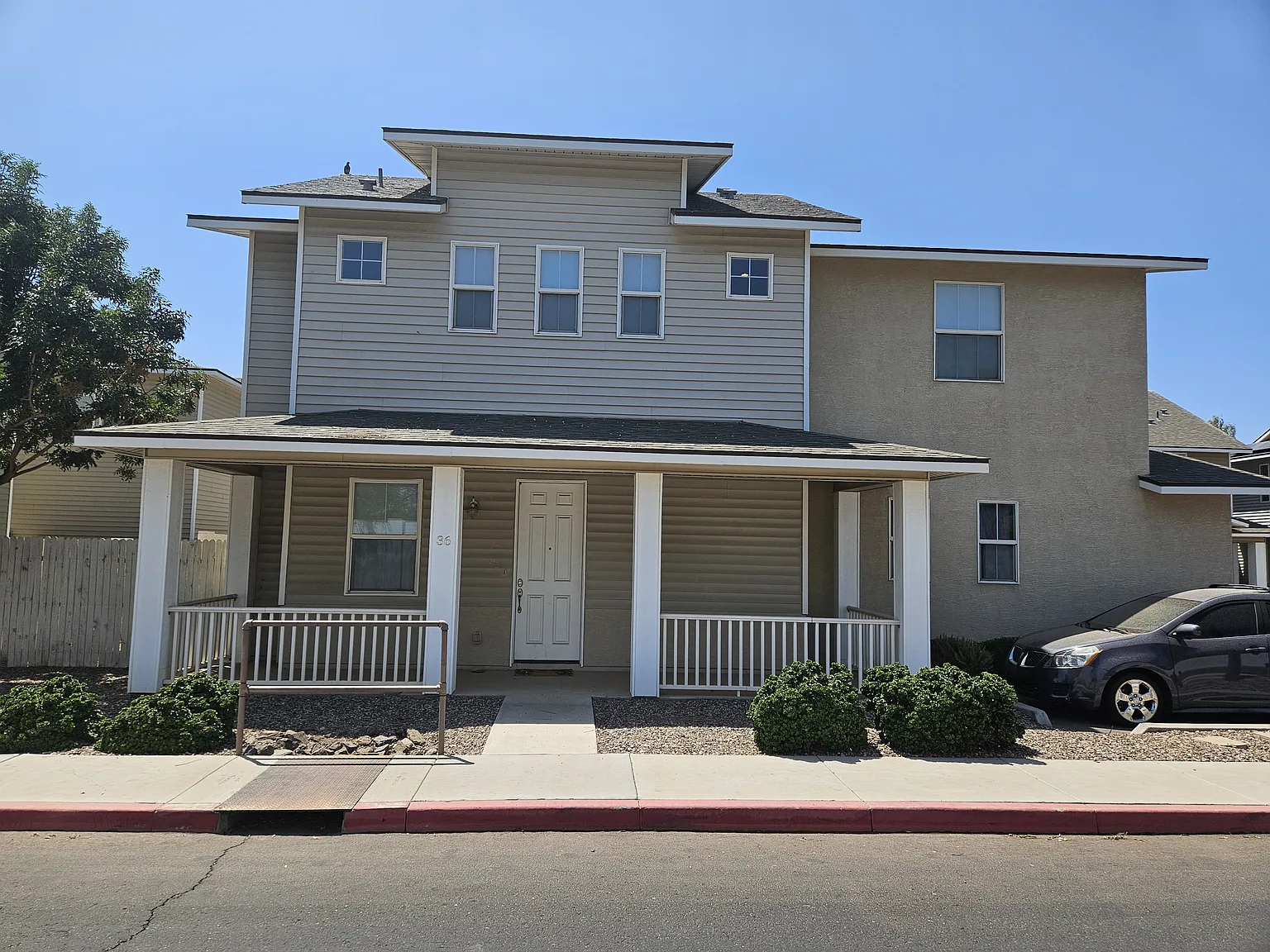 3 bed, 2.5 bath, 1677 sqft, $2,100 — Photo 4