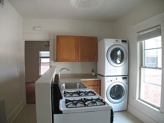 3rd image of 1001 W Moss Ave #D