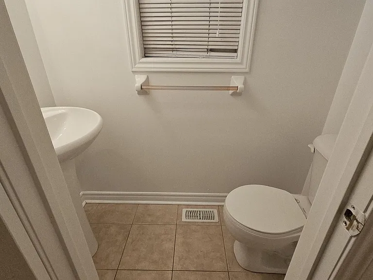 27 Frost King Ln — Photo 4