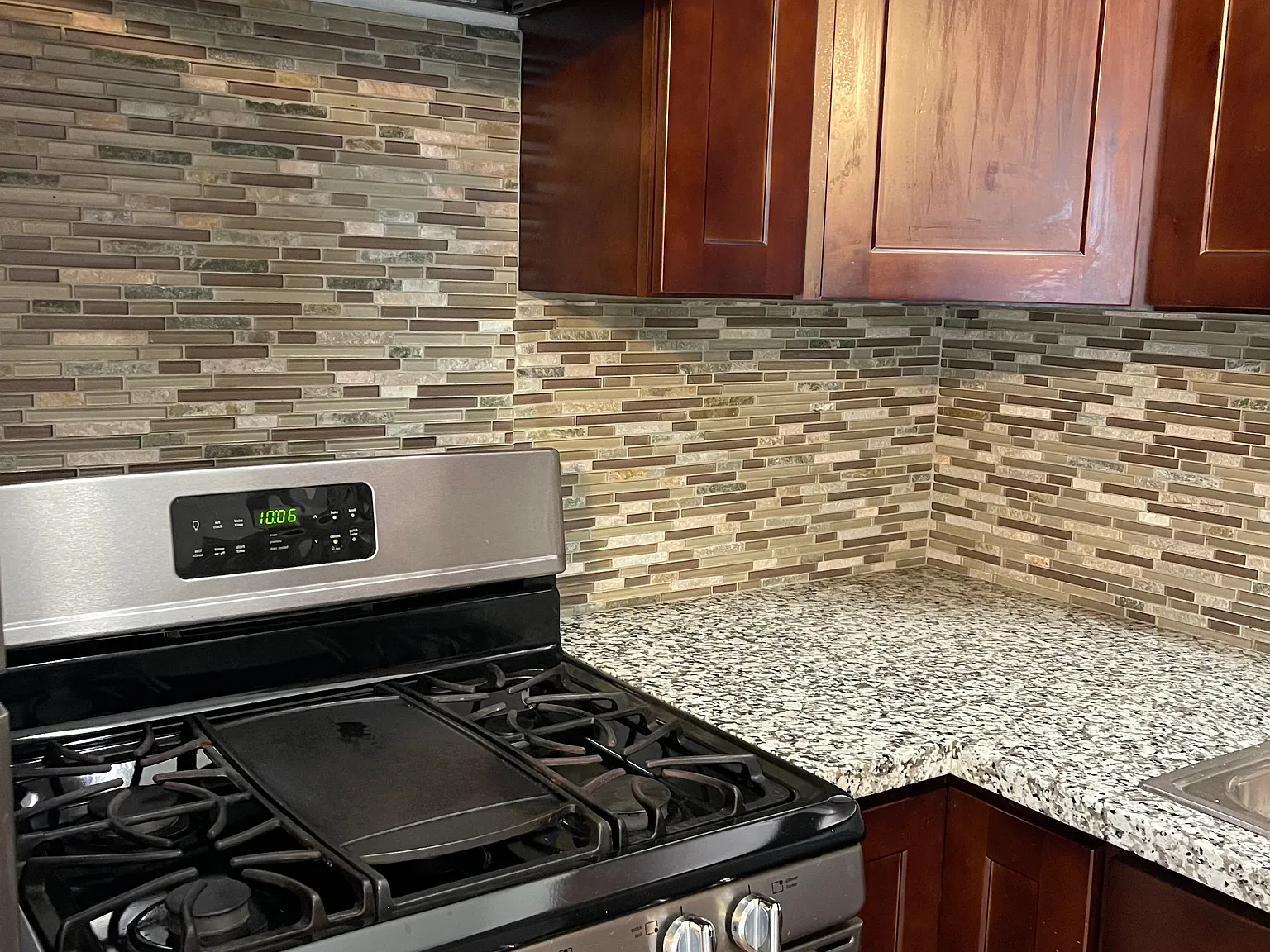 1705 Linden St — Photo 3