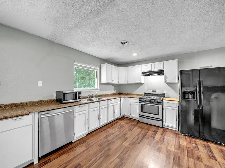 4621 Darla Dr — Photo 2