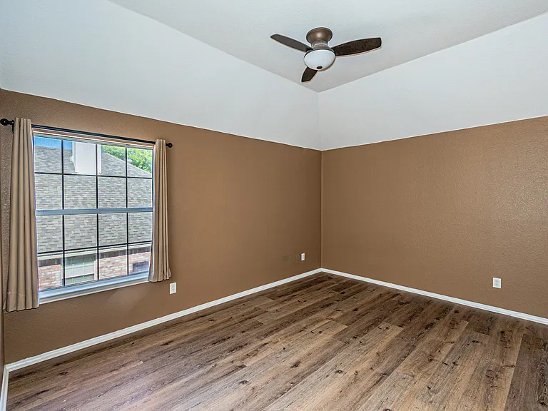 2425 Kittyhawk Dr — Photo 24