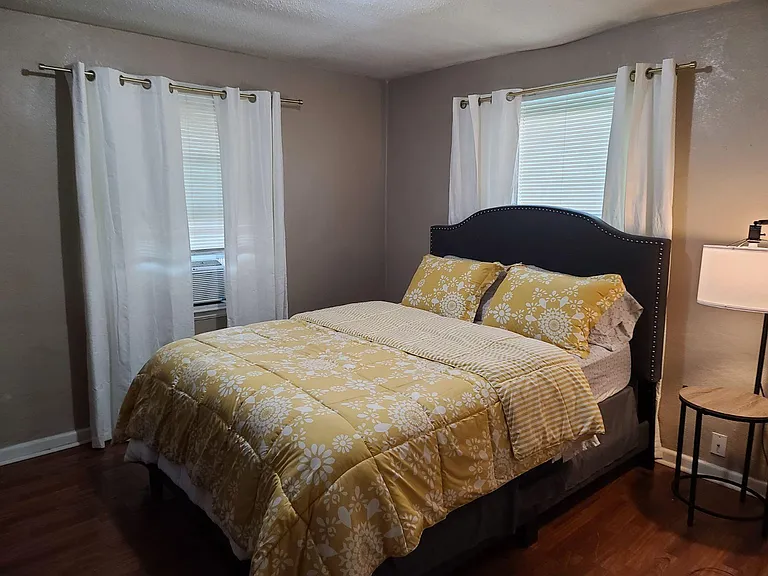 2209 Monroe St — Photo 3
