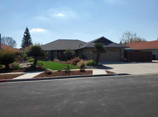 2346 Robinwood Ave, Clovis, CA