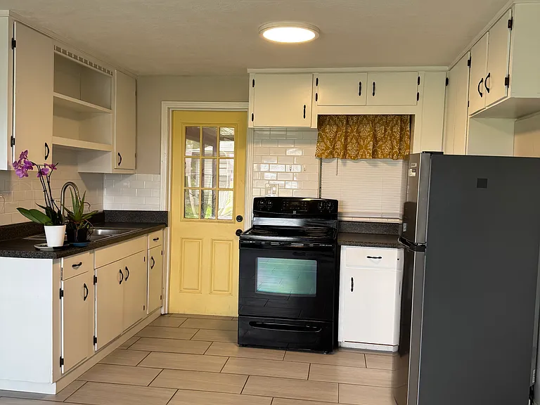 2099 NE Goolsby St — Photo 3