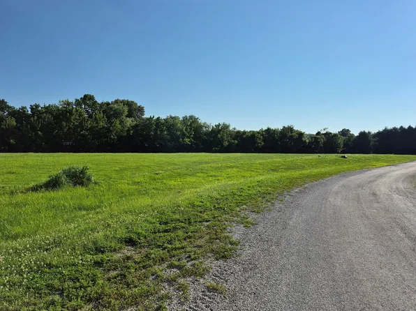 25 Oak Pointe, Neoga, IL 62447