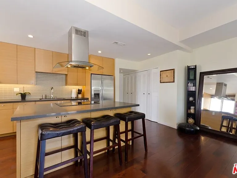 7250 Franklin Ave #901 — Photo 16