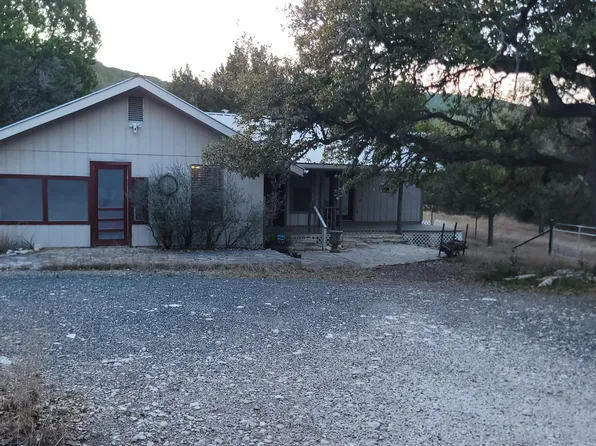 284 Large Ln, Leakey, TX 78873