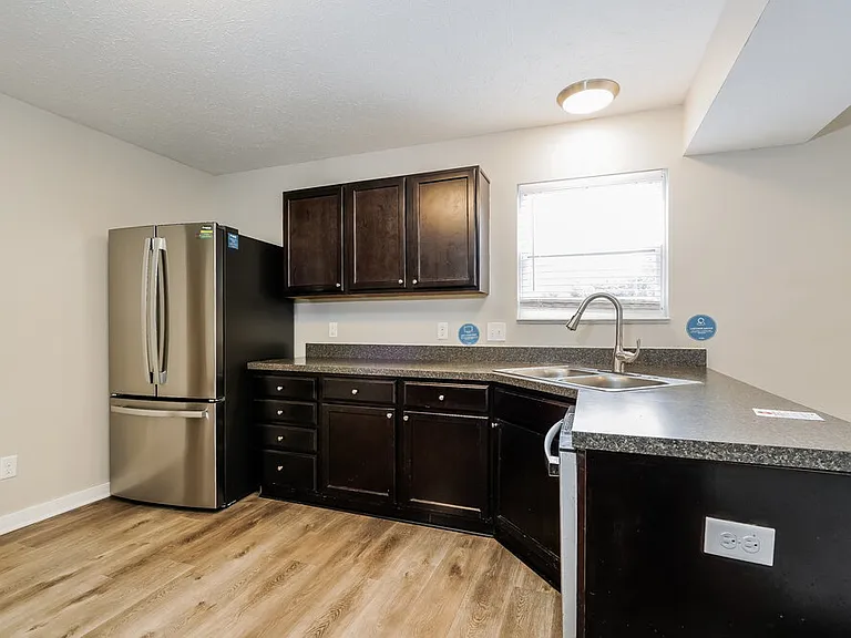 524 Grassy Bend Dr — Photo 7