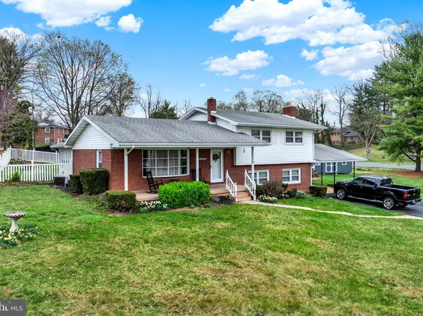 17802 Red Oak Dr, Hagerstown, MD 21740