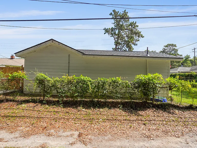 1815 E Derenne Ave #B — Photo 34