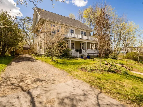 12 Linden Ave, Wolfville, NS B4P 2A3