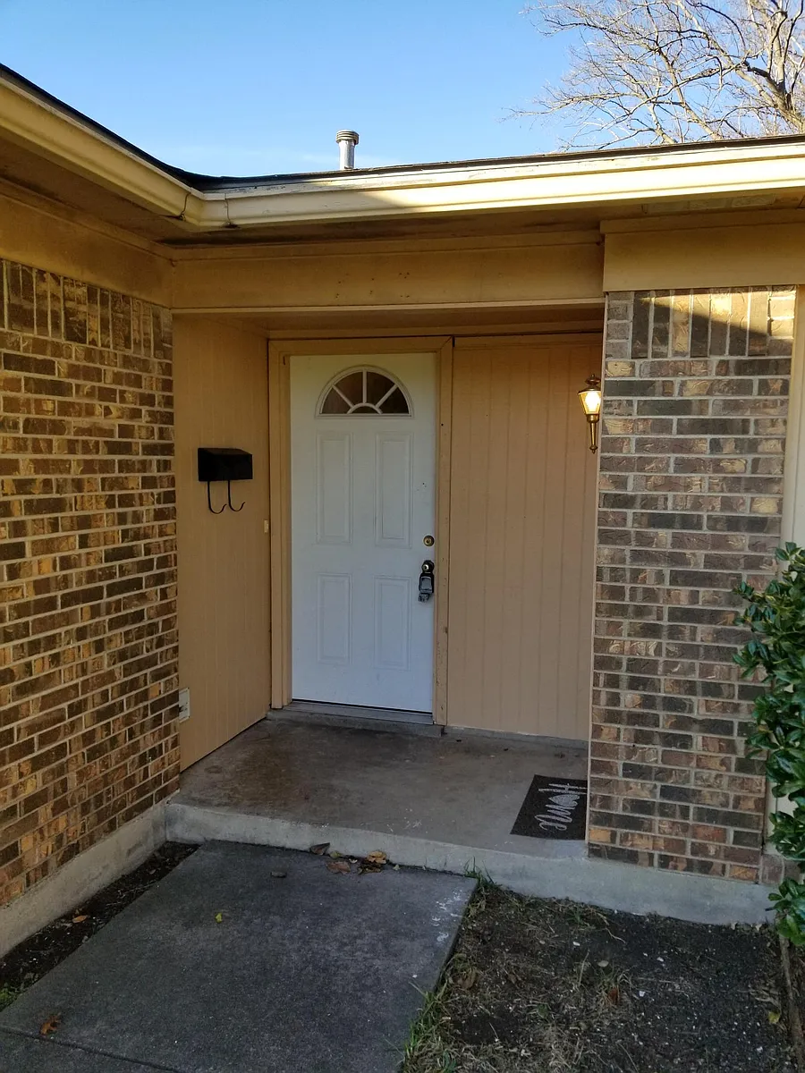 Building Photo - 443 E Magnolia Ln