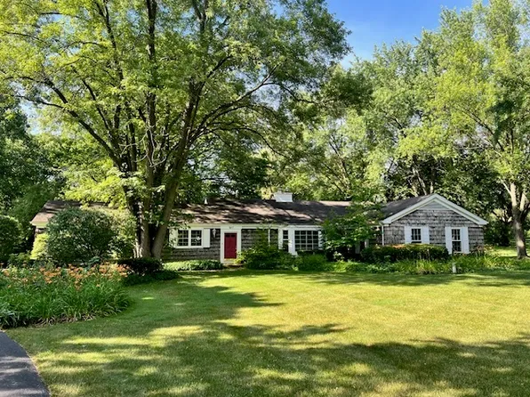 1917 Thornhill Rd, Inverness, IL 60067