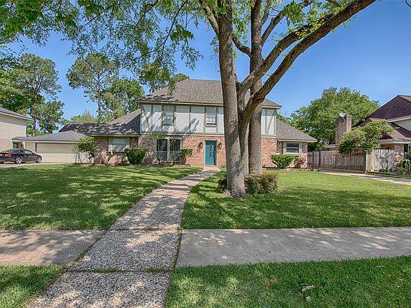 3rd image of 4215 Crownwood Dr