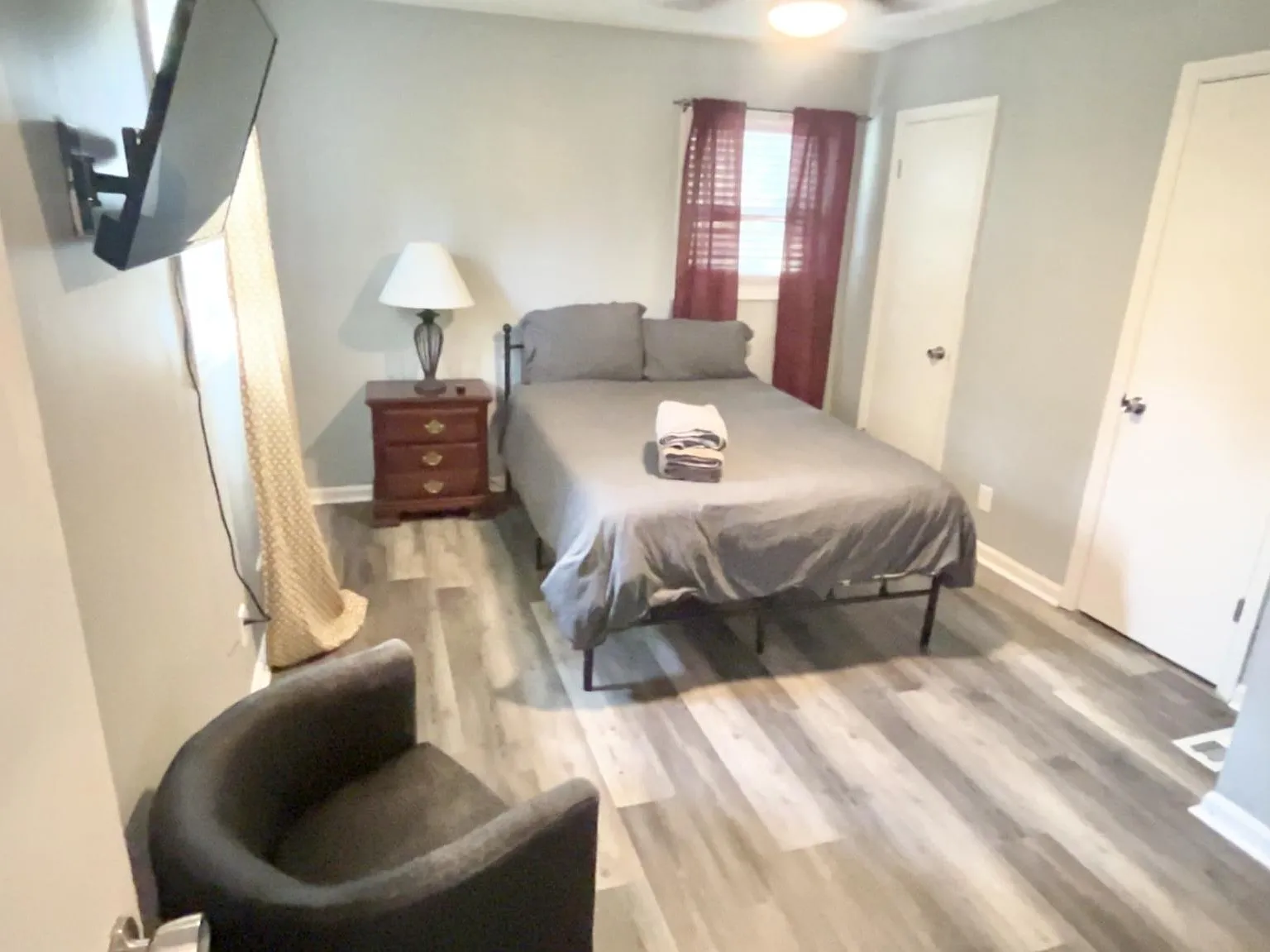 4 bed, 3.0 bath, 2200 sqft, $1,139 — Photo 2