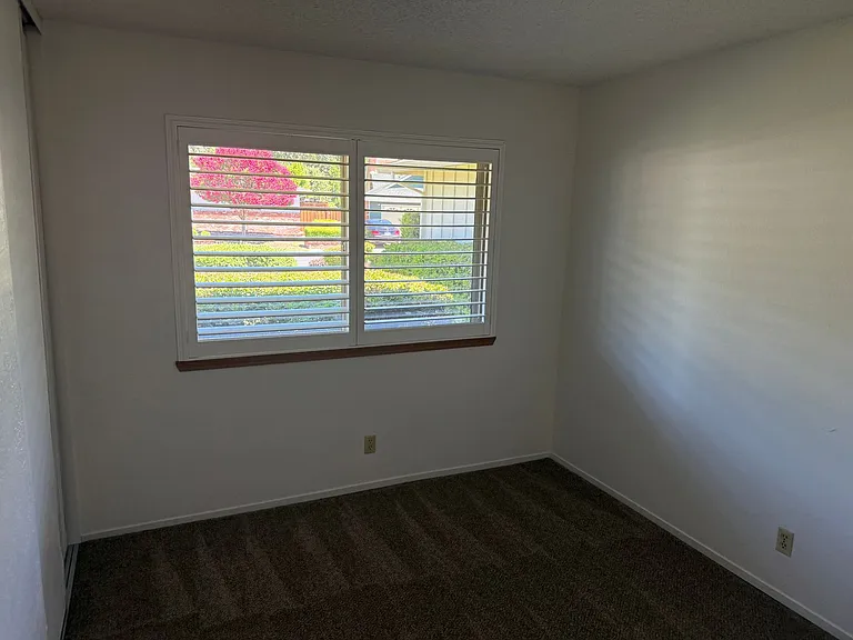 718 Linwood St — Photo 13